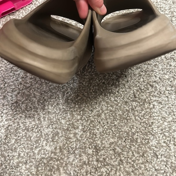 Adidas Yeezy Slides Brown Slip On Sandal Shoes AS IS - Picture 10 of 14